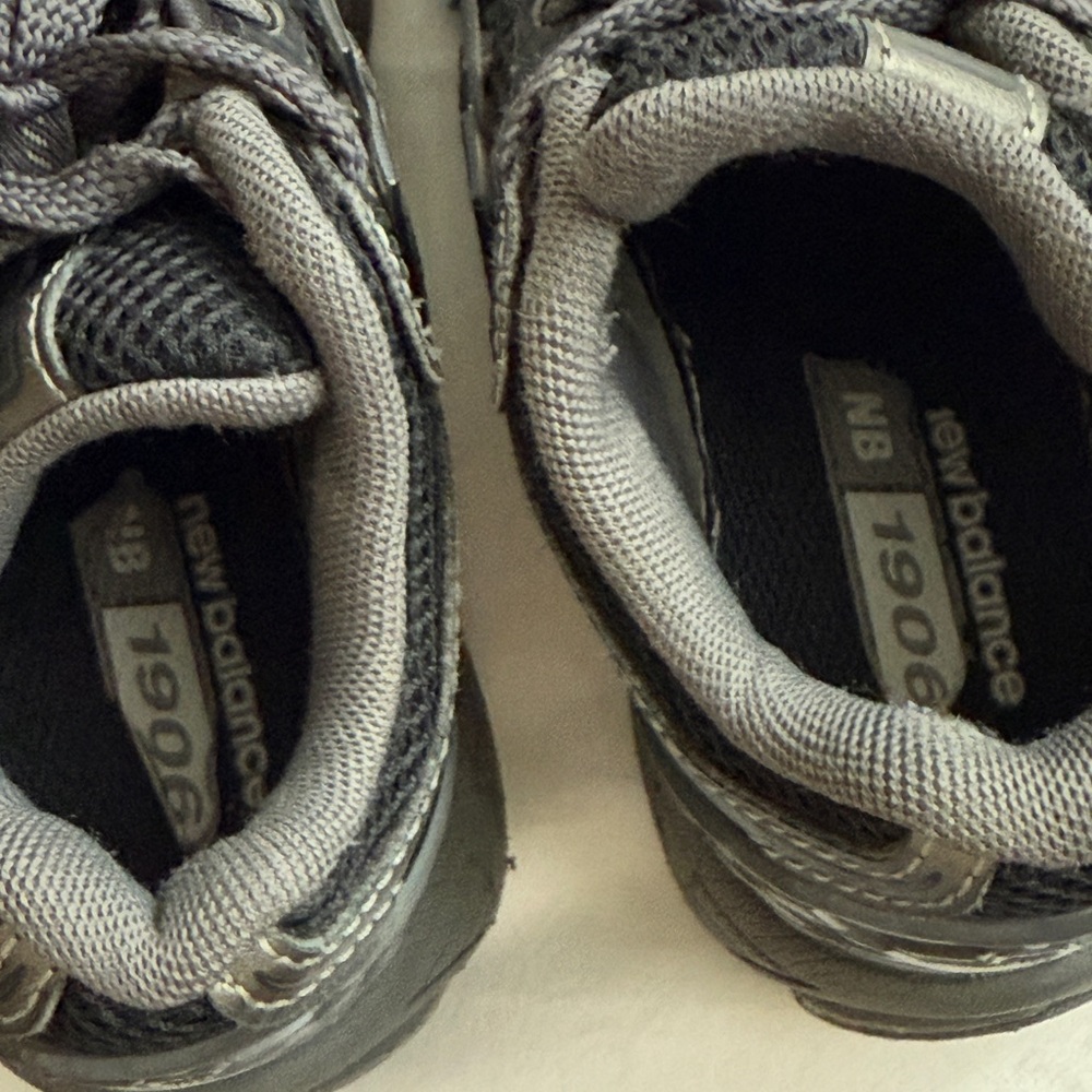 New Balance 1900 Shoes Kid size 12 Grey Black Sneakers Running Trainers Sport - Picture 8 of 8